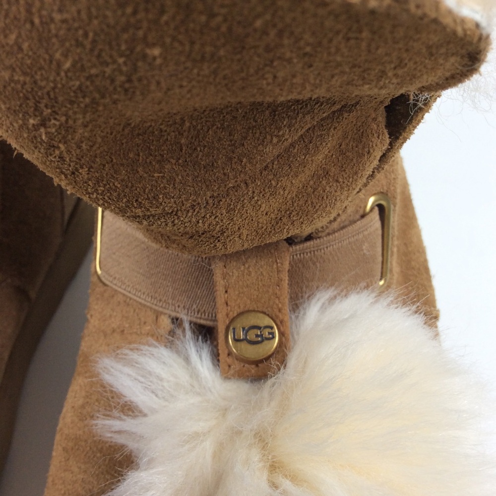 UGG Kids' Isley boots with removable pom pom - Picture 9 of 14
